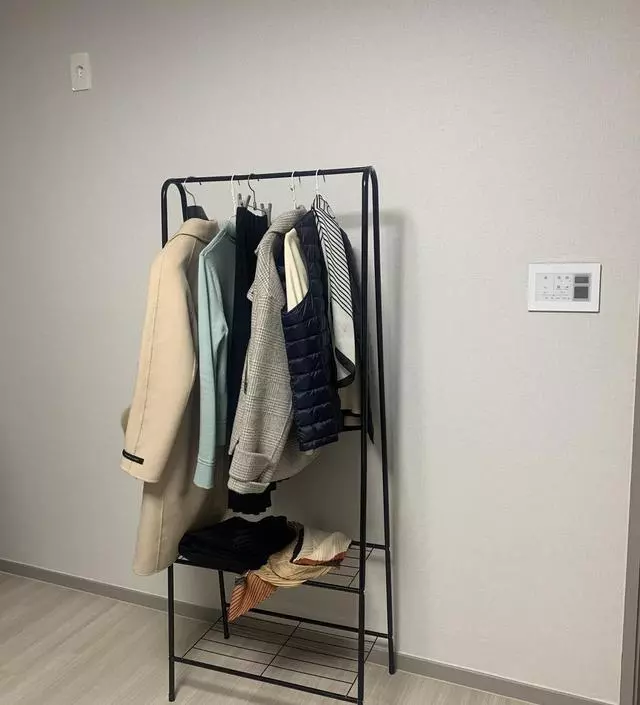 [네이버브랜드스토어 리뷰] 행거때문에 방 분위기가 바꼈습니다
