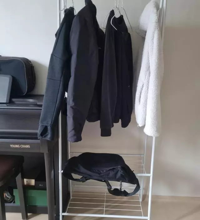 [네이버브랜드스토어 리뷰] 아들 외출하고 돌아와서 교복이나 외투 걸어두라고 샀는데 너무 좋아요 자리차지하지 않