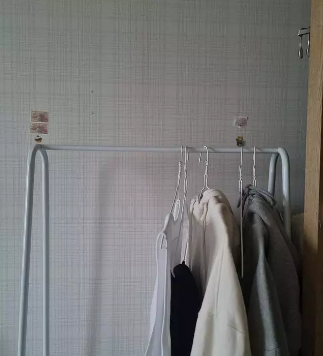 [네이버브랜드스토어 리뷰] 잘 받았습니다  벽에 못 박는 이케아 행거쓰다가 떨어져서 틈튼해보여 구매했는데 좋아