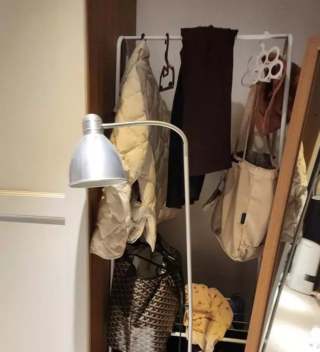 [네이버브랜드스토어 리뷰] 자주 입는 옷이랑 가방 툭 걸어두기 너무 좋네요♥︎ 안방 인테리어에 한몫합니다 ㅎㅎ