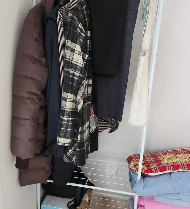 [네이버브랜드스토어 리뷰] 디자인 예쁘고 공간 많이 차지 않지만 옷이나 물건 두긴 좋아요