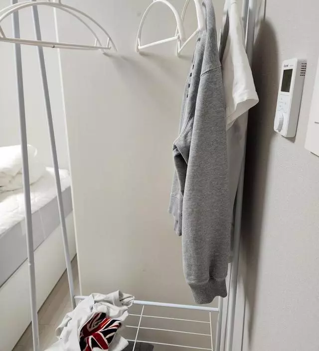 [네이버브랜드스토어 리뷰] 깔끔하게 수납되고 공간차지도 많이안하고 좋아요 특히 바닥에 이중수납되는게 좋아요