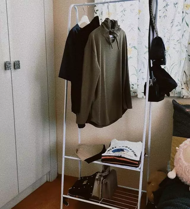 [네이버브랜드스토어 리뷰] 주말에 주문했는데 세상에 월요일에 받았네요. 제품도 설명대로 조립하니 견고하고 자투