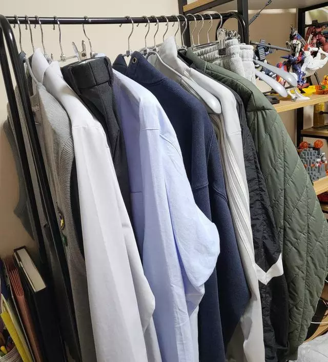 [네이버브랜드스토어 리뷰] 작은아이방이 작아서 행거를찾다 발견했는데요 배송도빠르고 조립도쉽고요 교복걸기도 