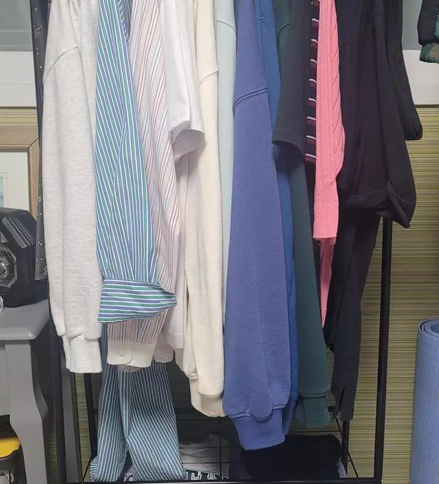 [네이버브랜드스토어 리뷰] 생각보다 옷이 많이 걸리네요~ 배송빠르게 잘 받았습니다 