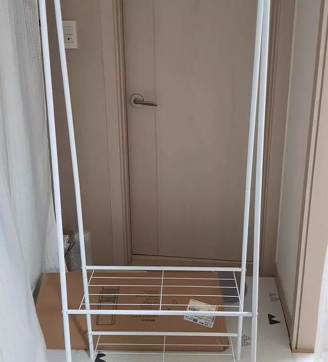 [네이버브랜드스토어 리뷰] 행거 검색을 하다하다 제 조건에 맞는 걸 드뎌 구매했어요..
