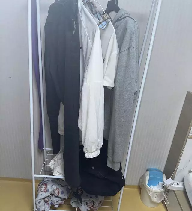 [네이버브랜드스토어 리뷰] 방이작어서..설치하니 딱이네요..잘쓸게요