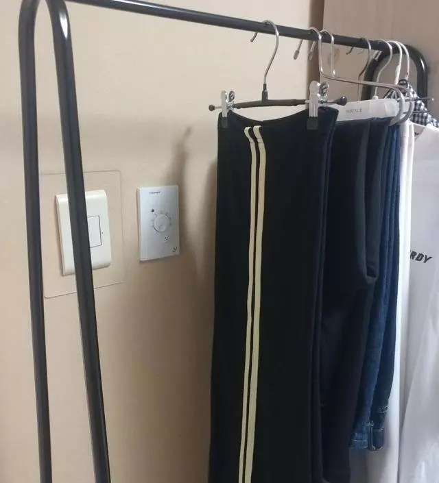 [네이버브랜드스토어 리뷰] 생각보다 옷은 많이 걸겠어요. 요즘 입는 상하의 20벌정도..