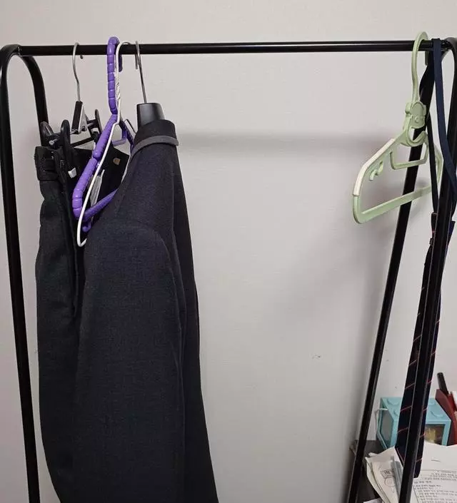 [네이버브랜드스토어 리뷰] 아이방에 교복 걸어놀 작은 사이즈가 필요하여 구매하였는데 딱이네요