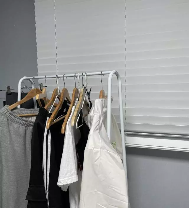 [네이버브랜드스토어 리뷰] 흔들렸었는데 옷 많이 걸어두니 괜찮네요?