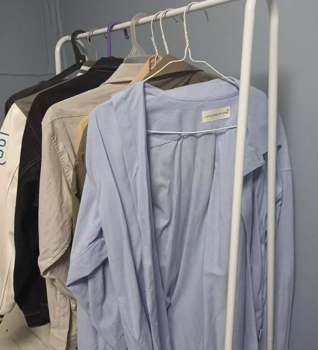 [네이버브랜드스토어 리뷰] 아이방이 적어서 작은 행거가 필요했는데 
