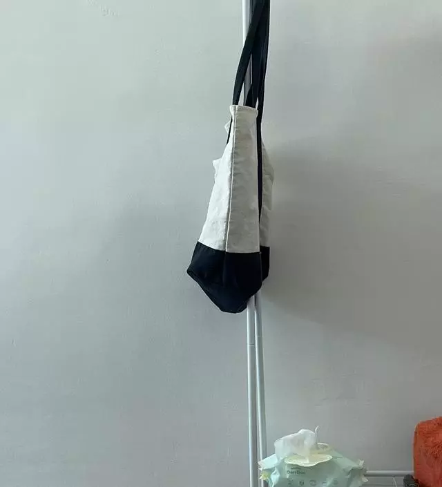 [네이버브랜드스토어 리뷰] 사무실에서 외투걸이 용도로 쓸거라 이정도면 충분하다 생각합니다. 용도를 잘 고려해서