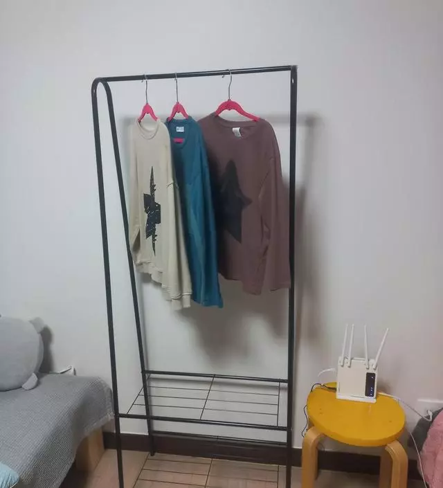 [네이버브랜드스토어 리뷰] 아이옷걸려고샀어요 깔끔하네요