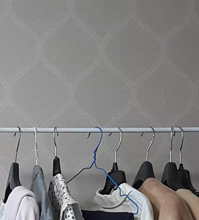 [네이버브랜드스토어 리뷰] 만족하며 사용하고 있습니다. 요새 일교차가 커서 겉옷 여러 가지를 걸어두고 사용하고