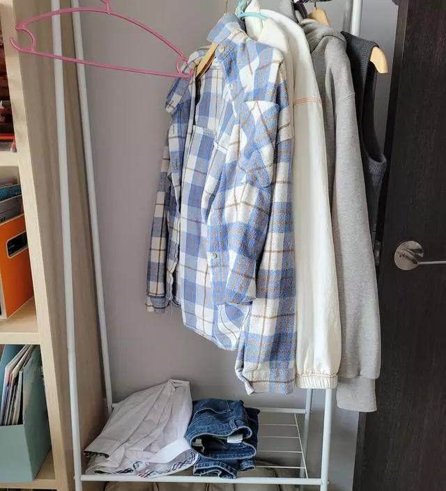 [네이버브랜드스토어 리뷰] 철제가 좀 약해 보이긴한데... 간편하게 옮기기도 편하고 중학생아이 옷 정리하기도 좋