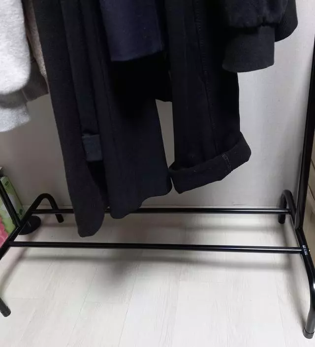 [네이버브랜드스토어 리뷰] 생각보다 튼튼하고 옷걸이 공간이 좋아요
