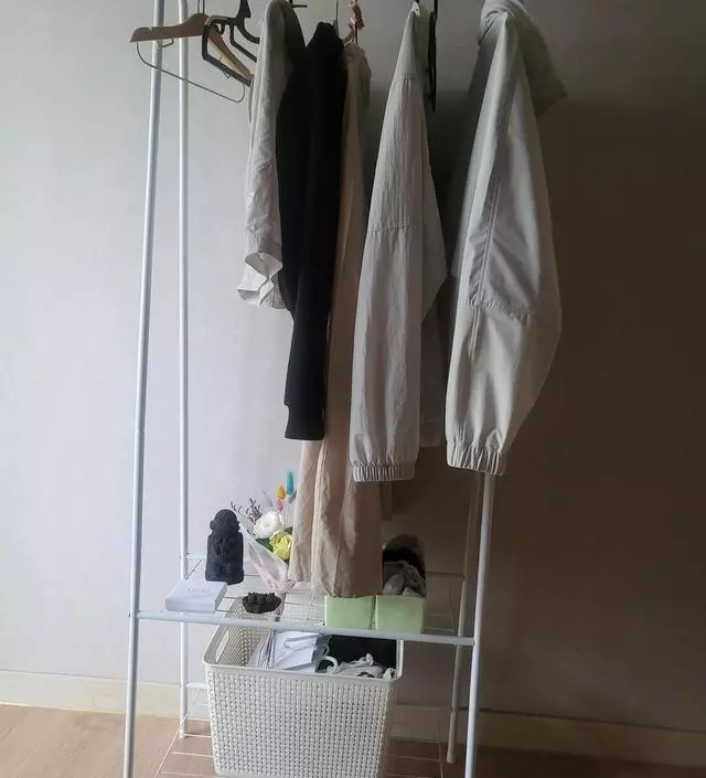 [네이버브랜드스토어 리뷰] 배송도 빠르고 생각보다 튼튼해요~자리도 많이 차지하지않고 색도 이쁘고 좋습니다~