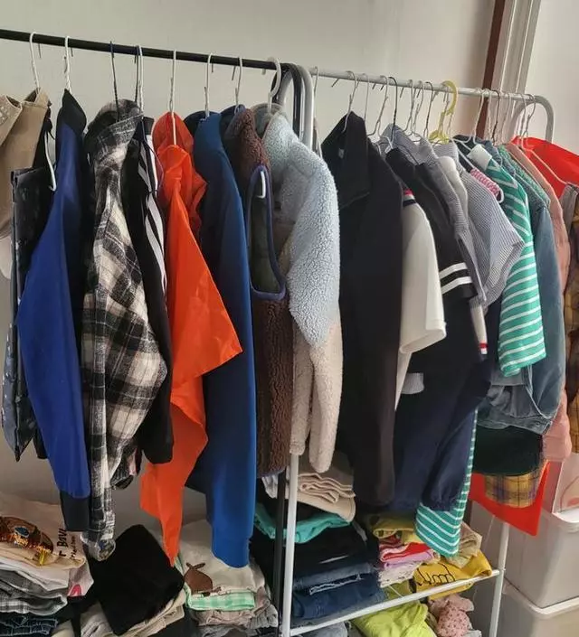 [네이버브랜드스토어 리뷰] 아이들 옷걸이가 급해서 주문했는데 생각외로 튼튼하고 사용하기에 공간도 넉넉하고 너