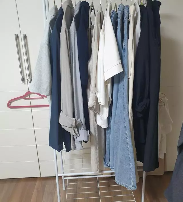 [네이버브랜드스토어 리뷰] 미니 행거 찾다가  바네스데코 좋아해서 요기서 주문햏는데   싼가격만큼  튼튼하지는않