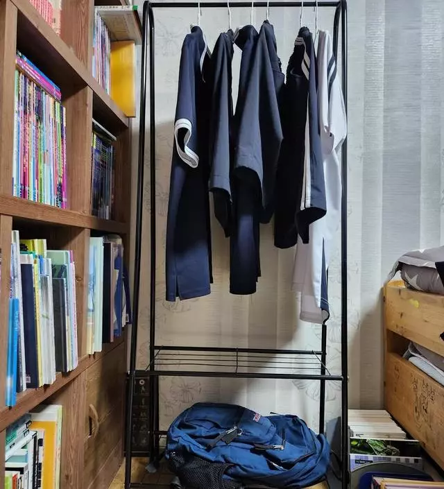 [네이버브랜드스토어 리뷰] 아들방에 교복 걸이로 좋네요 구석 좁은 자리에 들어가서 자리차지도 하지않고 흘만 합