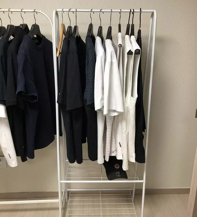 [네이버브랜드스토어 리뷰] 운동복들만 따로 걸어두려고 샀는데
