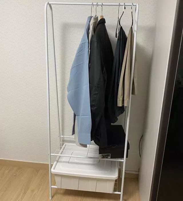 [네이버브랜드스토어 리뷰] 본가에서 쭉 쓰던 제품이었어요 옷도 많이 걸리고 오래써도 튼튼하길래 신혼집에도 추가