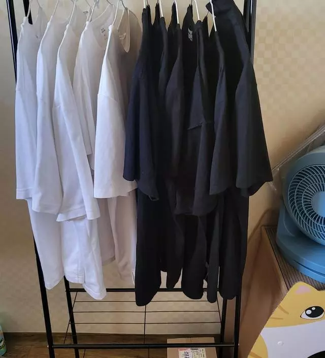 [네이버브랜드스토어 리뷰] 가벼운 속티나 반팔 걸이용으로 딱 좋네요!