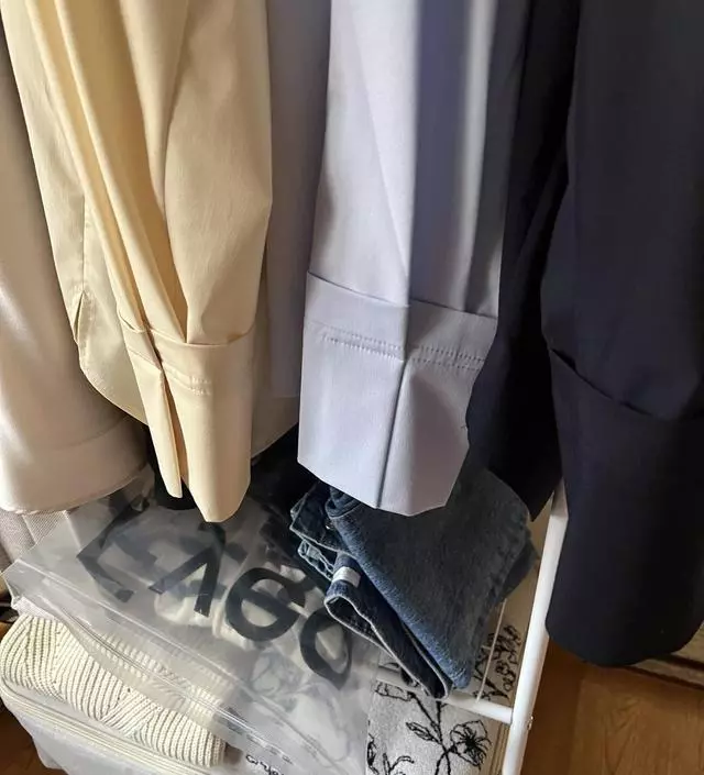 [네이버브랜드스토어 리뷰] 약해보이지만 보기와는 다르게 잘 사용중이에요 자리 차지 하지 않고 딱 좋아요 :)