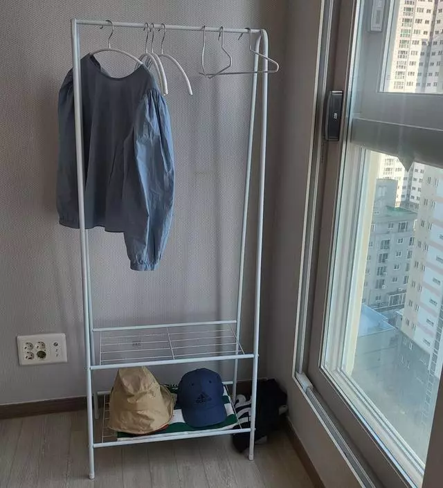 [네이버브랜드스토어 리뷰] 외출복 걸어놓을 용도로 구매했는데 딱이에요!