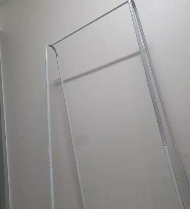 [네이버브랜드스토어 리뷰] 작은방에 사용하기 좋아요~~ 자주입는옷 걸어요~
