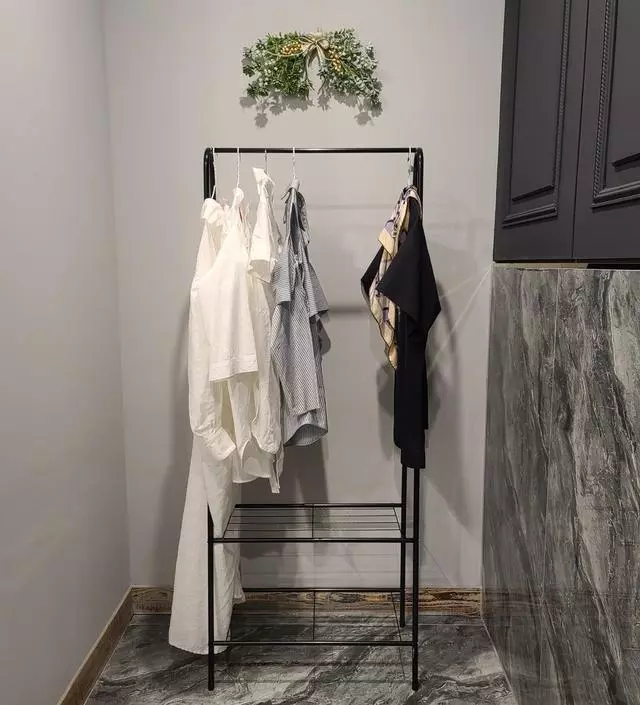 [네이버브랜드스토어 리뷰] 마침 옷걸이가 필요한 상황이었는데 도착보장 핫딜이 떠서 이때다 싶어 주문했어요.
