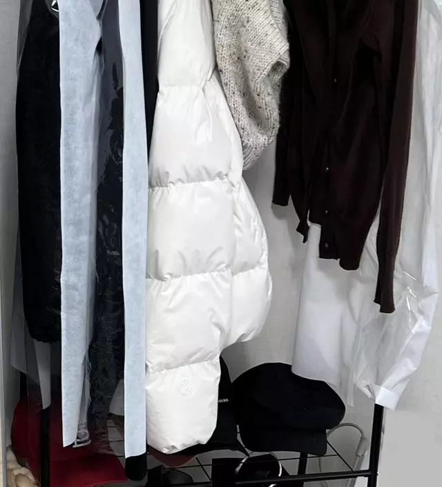 [네이버브랜드스토어 리뷰] 좁은 공간에 놓을 가성비 제품 찾다 발견했어요! 살짝 유격 있지만 만족하고 사용 중입