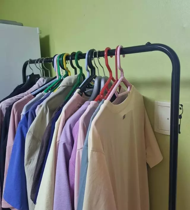 [네이버브랜드스토어 리뷰] 엄마방 정리해드렸어요 생각보다 약해보이는데 조금만 걸거라서 괜찮아요 잘 쓸게요