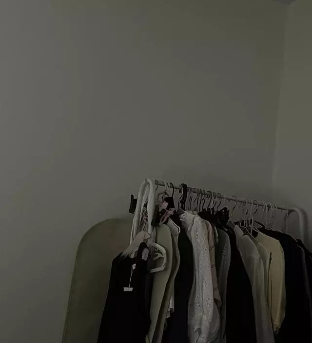 [네이버브랜드스토어 리뷰] 쪼꼬만게 많은 옷을 버티고 있어요 ㅋㅋ