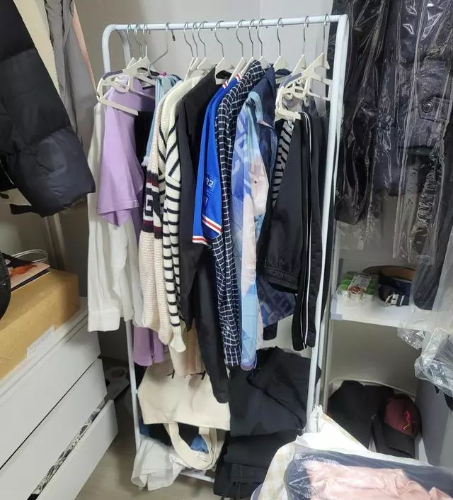 [네이버브랜드스토어 리뷰] 한번입고 걸어놓기 위해 사는용도로 샀는데 견고하고 좋아요