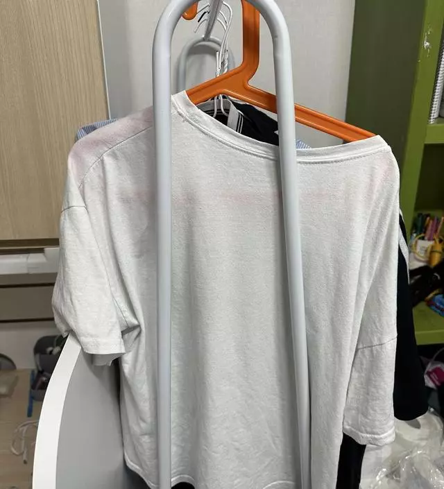 [네이버브랜드스토어 리뷰] 첫째 방에  쓰려고  샀는데  딱좋네요  교복  걸어놓고  좁은  공간에도  딱  잘맞네요