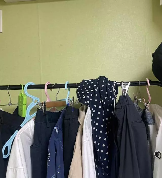 [네이버브랜드스토어 리뷰] 약간 불안하지만 그래도 견고하고 장지탱해줘요
