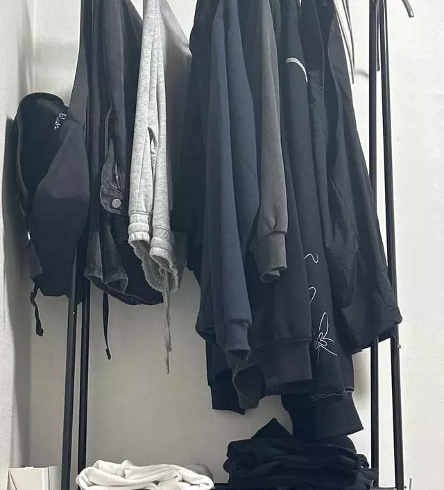 [네이버브랜드스토어 리뷰] 제가 상당히 많은 옷을 쑤셔넣었는데 단단하고 좋네요
