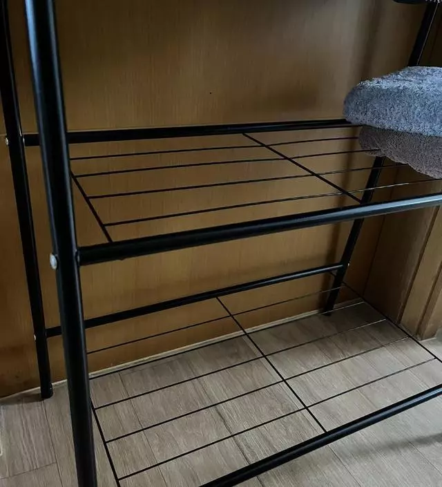 [네이버브랜드스토어 리뷰] 조립도 쉽고 간편하게 사용하기 좋아요. 다만 봉이 하얗게 긁힌 자국이 많으네요