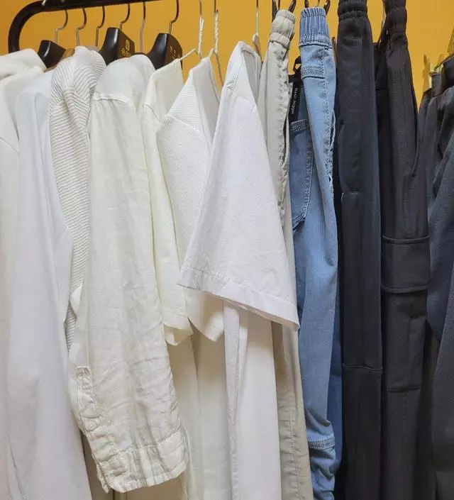 [네이버브랜드스토어 리뷰] 간단하게 가벼운 옷만 걸어놓으려고 구입했습니다. 좋은데 내구성이 좀 약해서 무거운쪽