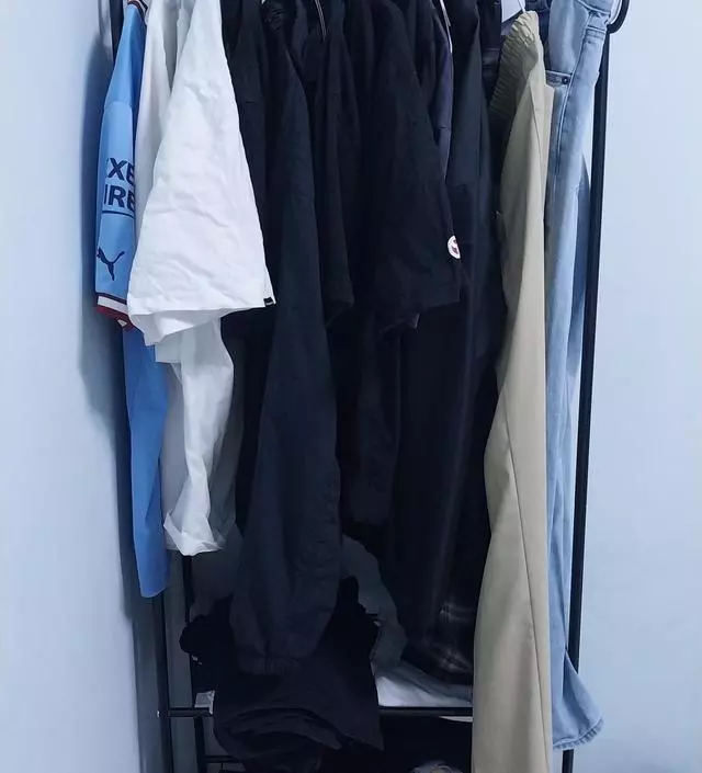 [네이버브랜드스토어 리뷰] 작은방인데 침대옆 한켠에 쏙들어가 자리도 많이안차지하고 여자인제가 혼자 조립 충분