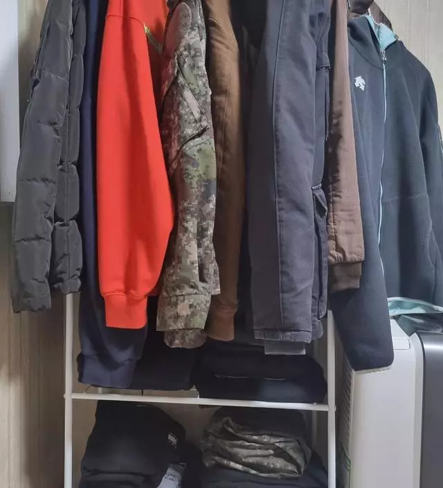 [네이버브랜드스토어 리뷰] 장롱을쓰다가 냄새가나서 보니 곰팡이가펴서 구매 했어요 배송은 좀걸렸지만 견고하고 