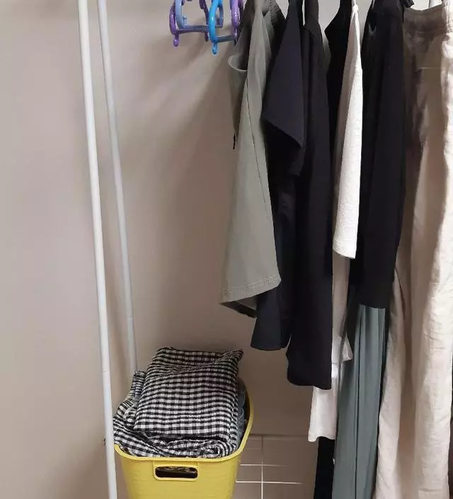 [네이버브랜드스토어 리뷰] 조립시는 너무 약해보여 걱정했는데, 조립 후는 또 괜찮네요. 생각보다 키는 커요. 작지