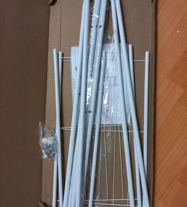 [네이버브랜드스토어 리뷰] 봉이 좀 약한가..싶었는데 조립하고 옷을 걸어보니 나름 괜찮네요. 허접하지도 않고 적