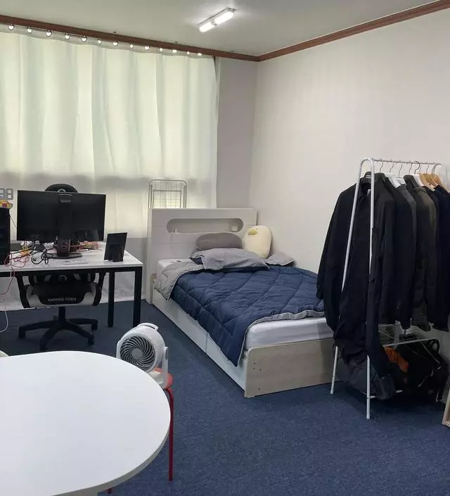 [네이버브랜드스토어 리뷰] 옷 가볍게 걸어놓기 좋은것같아요
