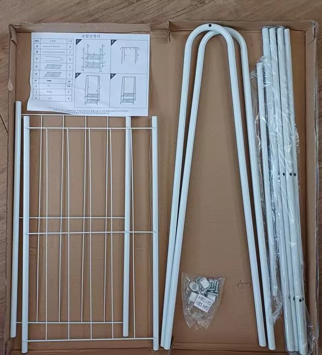 [네이버브랜드스토어 리뷰] 일단 하루도 안돼서 온 초고속 배송에 만족했구요, 누구나 조립할 수 있을 것 같은 매우