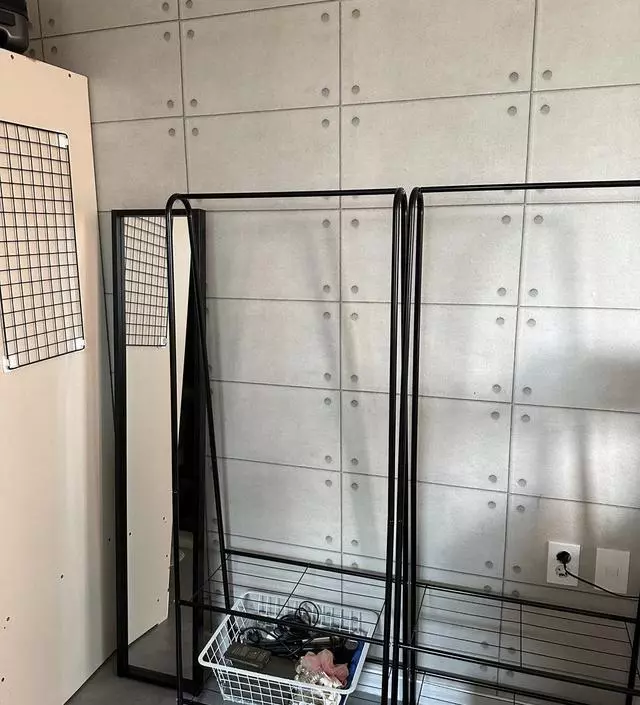 [네이버브랜드스토어 리뷰] 깔끔하고 좋아요 사이즈나 무게도 좋구요 설치해 놓으니 카페 갬성 돋고 이쁘네요