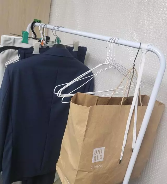 [네이버브랜드스토어 리뷰] 입었던옷 바로 옷장에 넣기전에 걸어놓기좋아요. 단순해서 오히려 좋음