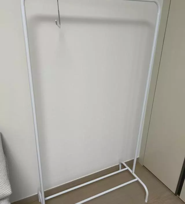 [네이버브랜드스토어 리뷰] 일단 가벼워서 들어내고 바닥청소하기 아주 좋아요~ 옷도 많이 걸 수 있고 가성비가 너