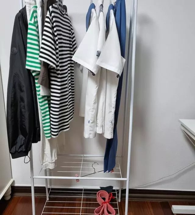 [네이버브랜드스토어 리뷰] 같은 디자인으로 블랙 사용하다 화이트로 하나 더 구입했어요. 조립하기 쉽고 공간 차지